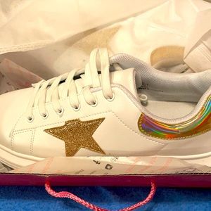 Berness sneakers white and gold size 11